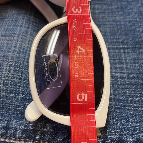 NWT DG White Framed Ladies Sunglasses - Picture 11 of 14